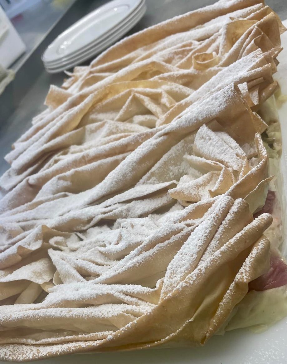 How beautiful is Chef Leon’s rhubarb set custard with filo pastry? It’s a work of art!

#foragedfood #healthyeating #schoolresidential #lovegorsefield