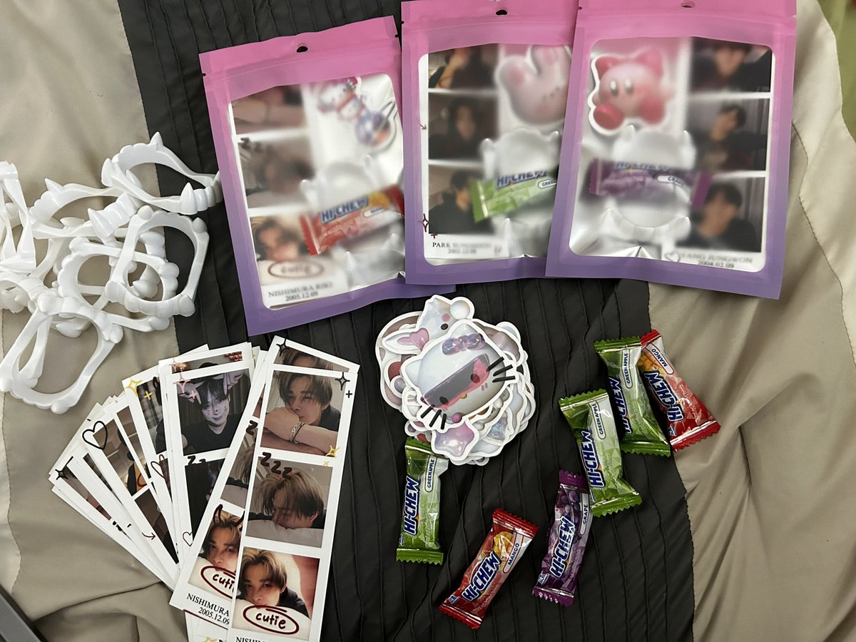 engenes !!! i’ll be giving away these freebie packs on may 3rd @ ubs arena! each one includes a photo strip, vampire teeth, candy, and a sanrio sticker !! will be tweeting my location day of 🫶 see u next week! #FATE_PLUS_IN_US #FATE_PLUS_IN_BELMONTPARK #FATE_PLUS_IN_NY