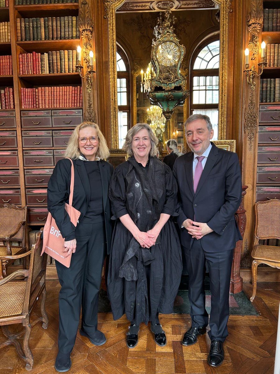cfibd's tweet photo. Dans le cadre de sa visite en France, la présidente de l’Ifla @coffeemiss et sa secrétaire générale @SharonMemis ont visité @laBnF et rencontré son président @GillesPecout pour parler de la place du patrimoine dans l’avenir des bibliothèques !

@IFLA https://t.co/DSFlBsCDDz