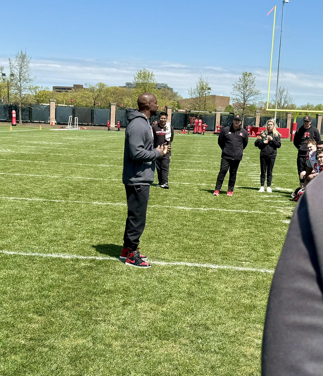 It was an honor having Rutgers legend and 3x Super Bowl Champion Duron Harmon back at practice today! @dharm32 | #NFLKnights