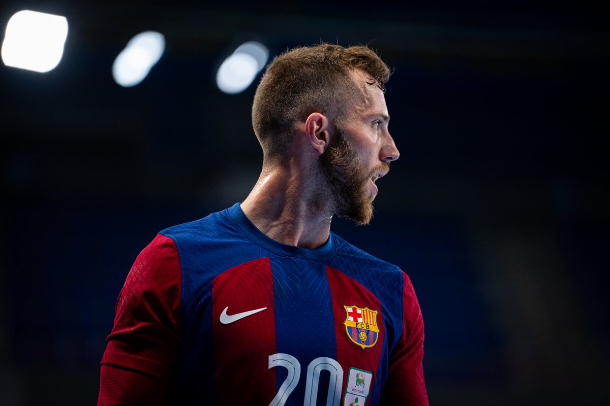 RFEBalonmano's tweet photo. 🔥 #GameDay

🏆 ¡Hoy es día de cuartos de final de la #EHFChampionsLeague!

🆚 ¡El @FCBhandbol buscará dar el primer paso hacia las semifinales de la #EHFCL ante el PSG 🇫🇷!

🏟️ Stade Pierre de Coubertin
⏰ 20:45 h
📺 @DAZN_ES | @esport3 | #EHFTV

#Balonmano https://t.co/VFDvuXVn2m