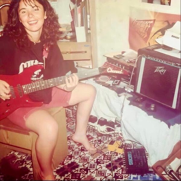 1993, Yalova. Türk rock müzik sanatçısı Şebnem Ferah.