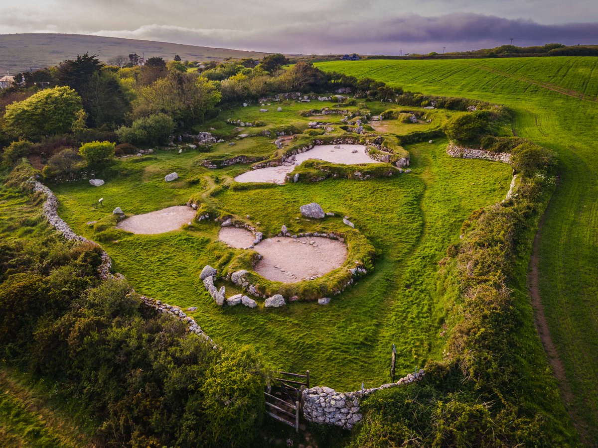 In search of Iron Age Cornwall? Evidence of how Iron Age people lived in Cornwall is abundant and can be seen at some of the magnificent places that we care for. Find out more here cornwallheritagetrust.org/visit/our-site…