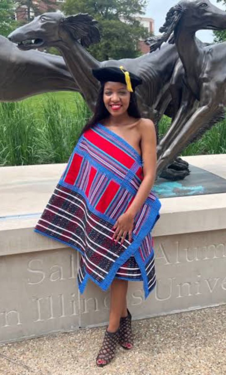 NalaThokozane's tweet image. AMAZING | Dr Hope Muronga, age 27, obtained a PhD in Economics from Southern Illinois University 🙌🔥🔥

She was born and raised in a small village in Venda and completed her undergraduate, Honours and Masters studies with distinctions at the University of Pretoria. 

She then…