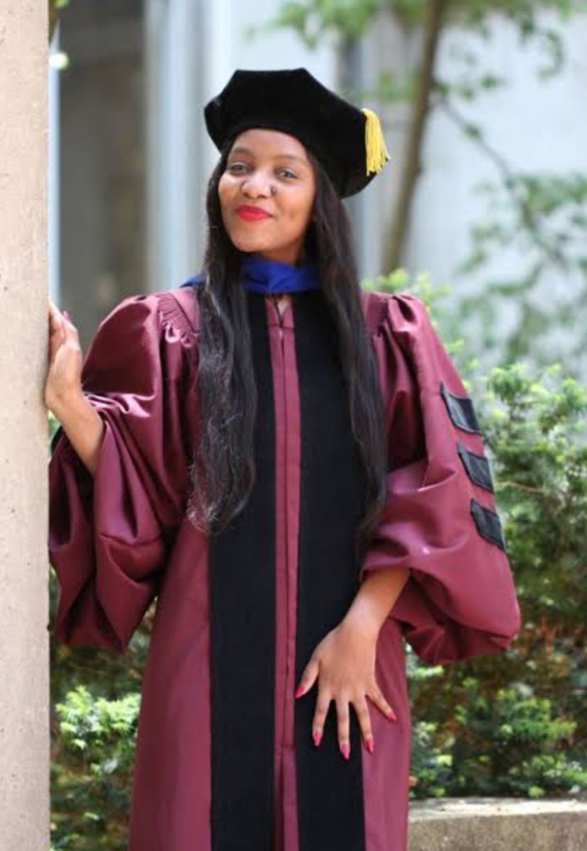 NalaThokozane's tweet image. AMAZING | Dr Hope Muronga, age 27, obtained a PhD in Economics from Southern Illinois University 🙌🔥🔥

She was born and raised in a small village in Venda and completed her undergraduate, Honours and Masters studies with distinctions at the University of Pretoria. 

She then…