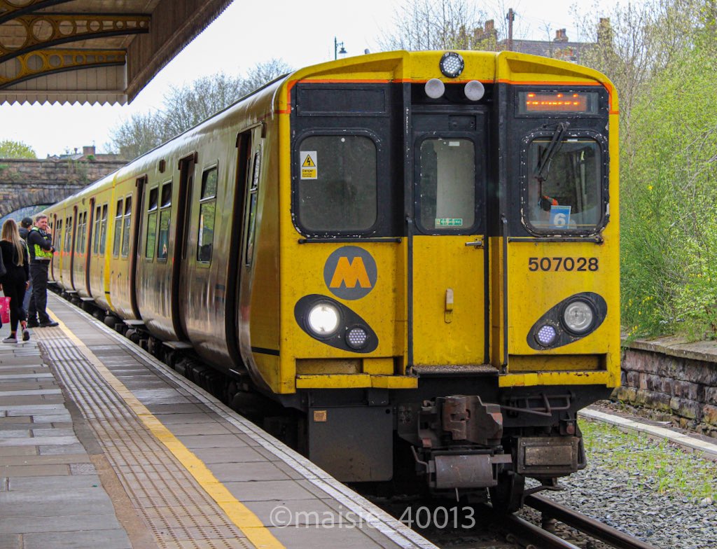 507028 & 507017 arrive into Ormskirk finishing 2O31 1339 Liverpool Central to Ormskirk
12/04/2024
#class507 #pep #merseyrail #ormskirk #northernline