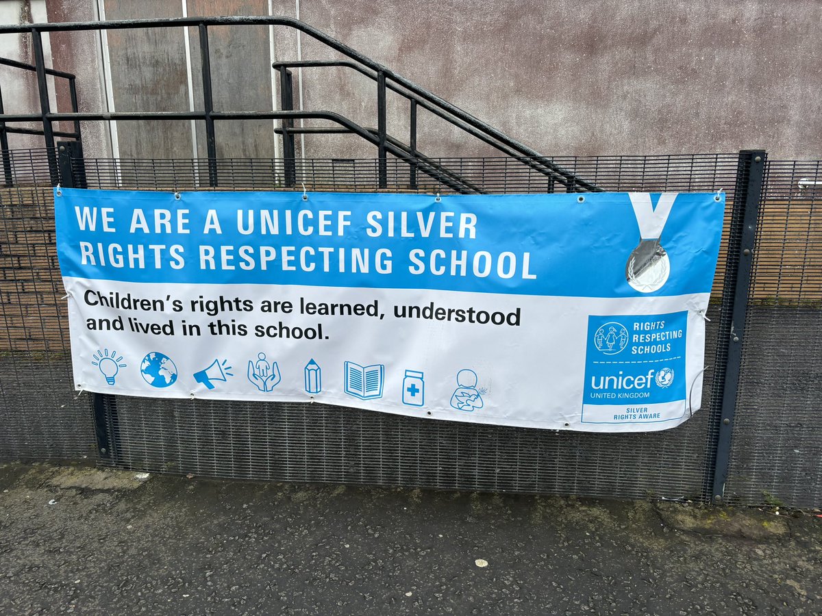 Wonderful to see our #RRSA silver banner up at @Castleton_Pri ❤️🌎🥈Onwards to gold …  @garycondie67 😃🥇