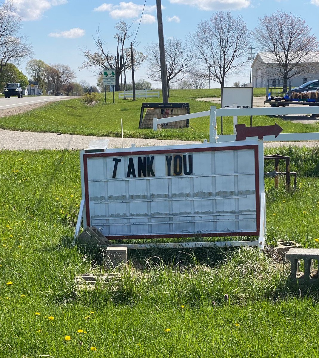 DKuiperMortgage's tweet image. Volunteers from @Dart_Bank , Macatawa Bank and @VergeReal enjoyed a beautiful morning of roadside cleanup.  We'd love for you to join us next time!
#volunteer #community #roadsidecleanup #highwaycleanup #adoptahighway #puremichigan