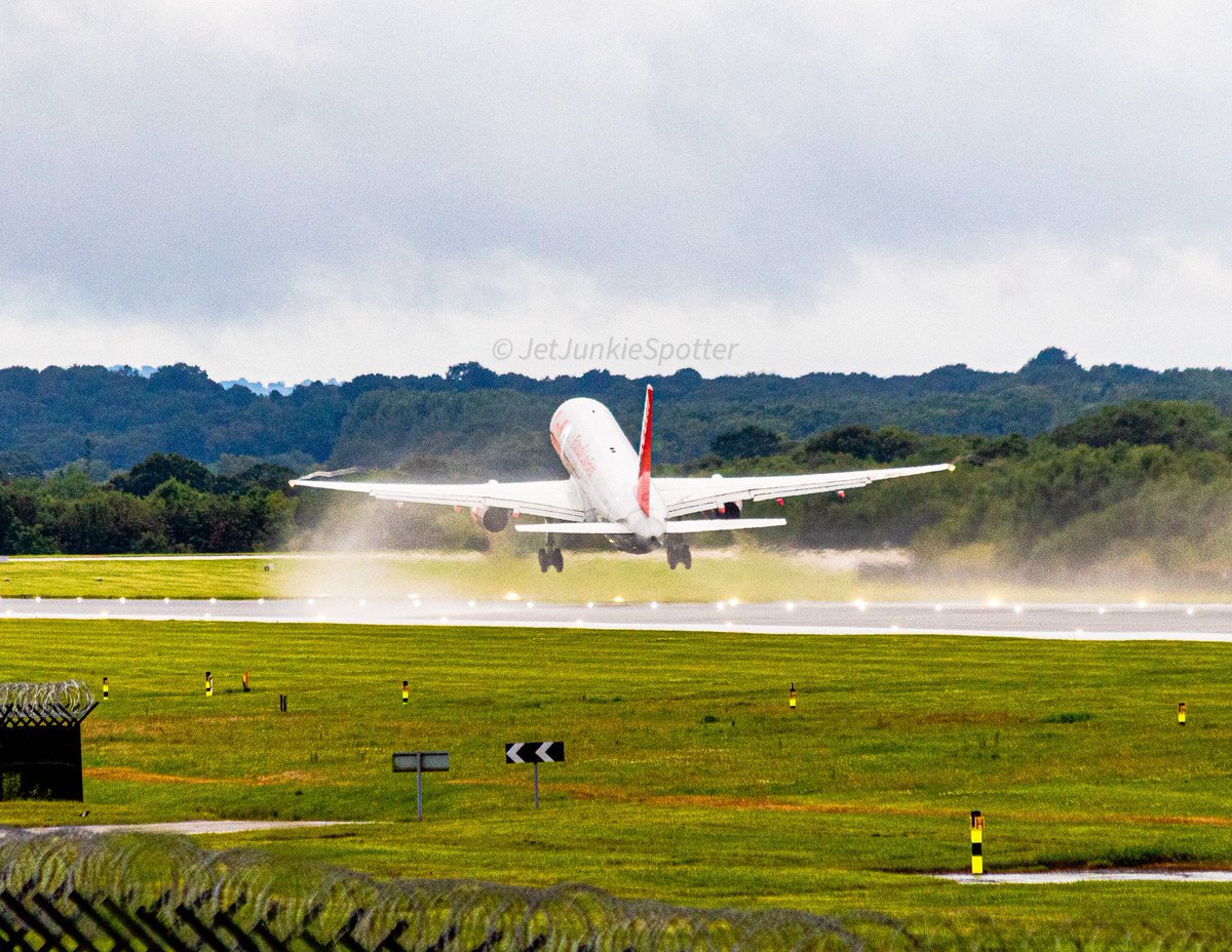 Just my fav aircraft #b757 operating for @jet2tweets departing 23L @manairport last wet summers day #boeing #manchesterairport #Aviator #canonaviation #takeoff #aviation #plane #airplane #b752 #jet2 #avgeek #planespotting