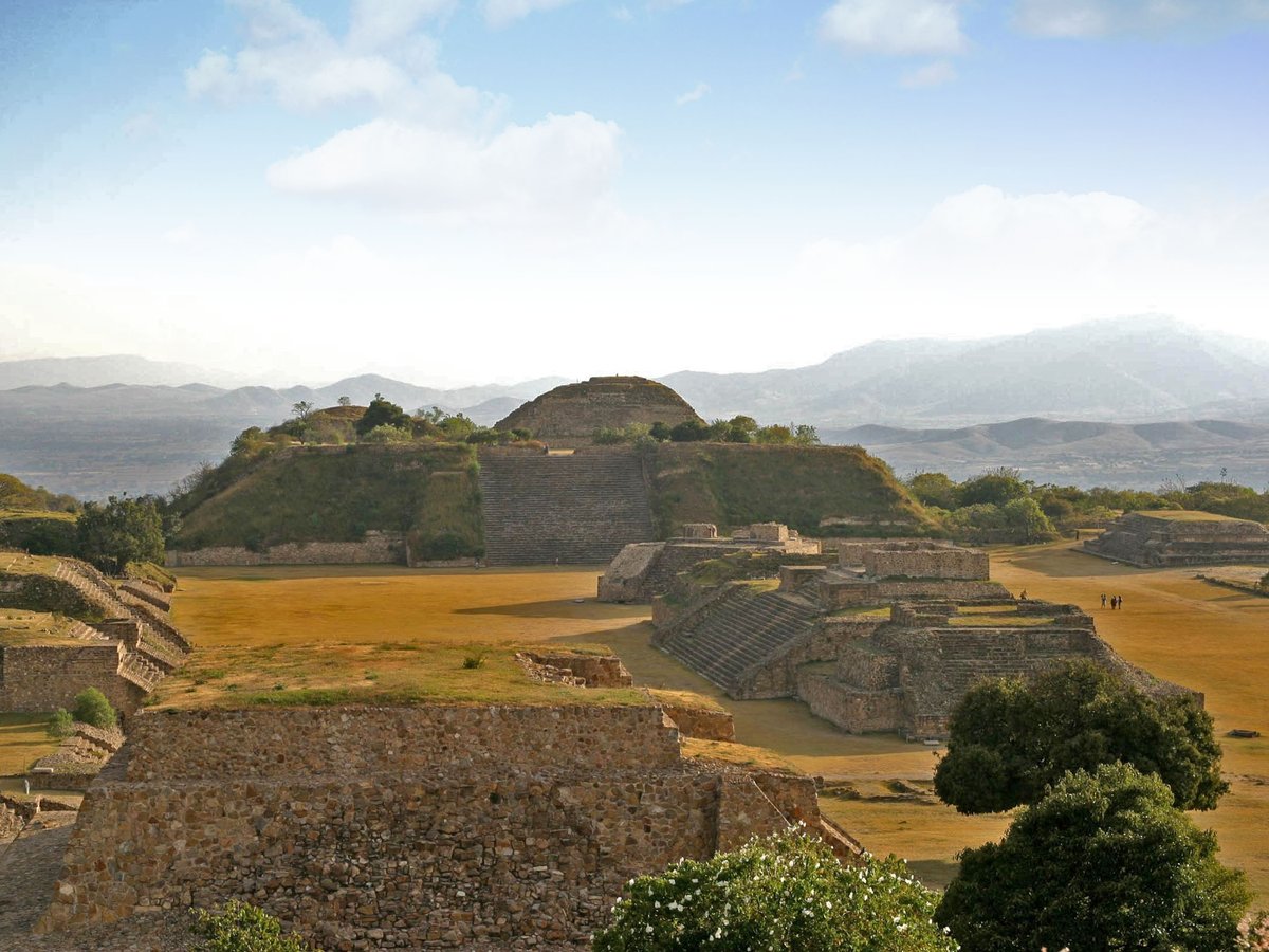 Next week, join WMF VP Jonathan S. Bell and leading experts at the @MetMuseum to learn more about cultural heritage sites in Mexico, exploring the unique relationship between communities, daily lived traditions, and natural landscapes in Oaxaca: engage.metmuseum.org/events/educati…