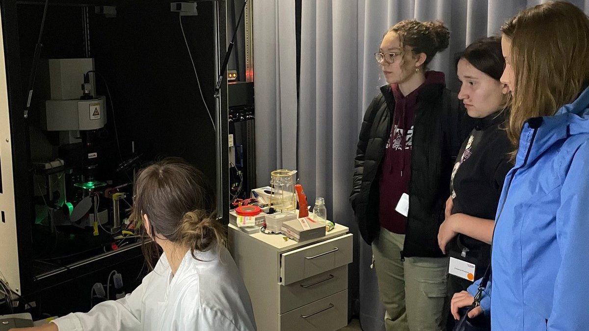 Einstein Center for Neurosciences Berlin (@ecn_berlin) on Twitter photo Today we celebrated #GirlsDay together with <a href="/bccn_berlin/">BCCN Berlin</a> & <a href="/NeuroCureBerlin/">NeuroCure Cluster of Excellence</a> with inspiring talks and labvisits to empower the next generation of female #neuroscientists’ #GirlsInSTEM– thanks for joining us! Today we celebrated #GirlsDay together with <a href="/bccn_berlin/">BCCN Berlin</a> & <a href="/NeuroCureBerlin/">NeuroCure Cluster of Excellence</a> with inspiring talks and labvisits to empower the next generation of female #neuroscientists’ #GirlsInSTEM– thanks for joining us!