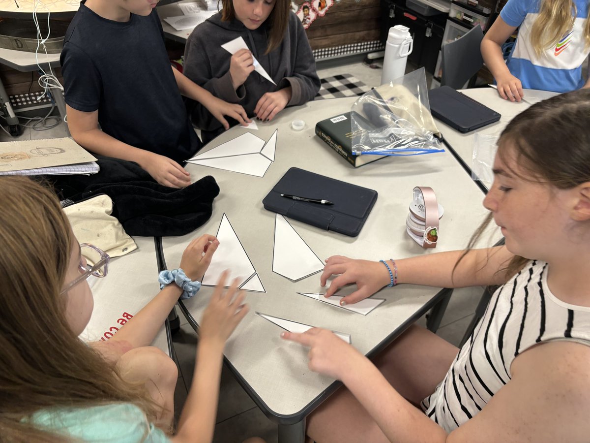 1coolteacher's tweet photo. @PrairieTrailES @LISD_GT My kiddos working on a puzzle, parts of a whole! They rocked it! https://t.co/nInCieJABQ