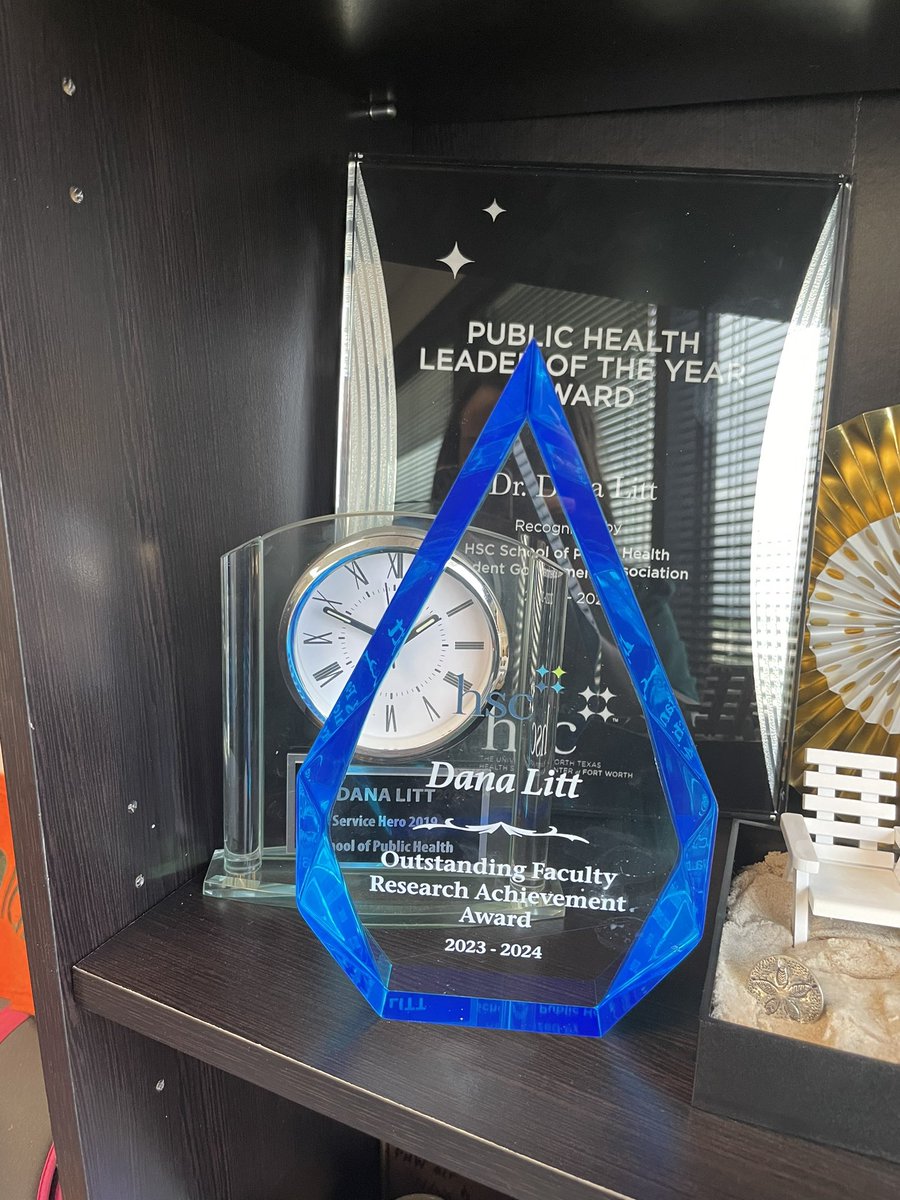 PhDLitt's tweet photo. I��m honored to have been awarded this year’s “Outstanding Faculty Research Award” by @UNTPublicHealth. https://t.co/Zu5eqlCi8R