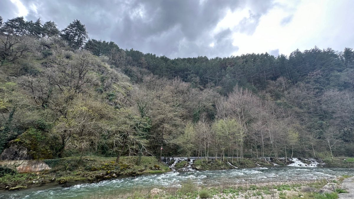 ba7ebbek__'s tweet photo. アヴェンヌ村を流れる川が綺麗！
夏に川遊びしたら楽しそー！！😍 https://t.co/spIRCvUGZQ