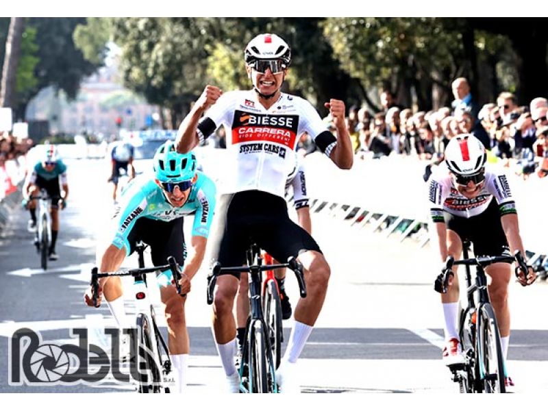 tuttobiciweb_it's tweet photo. Dopo il dominio UAE nella gara femminile, il #GPLiberazione #Under23 viene dominato dalla #BiesseCarrera con dedica a #Galimberti
Doppietta #Donati e #Montoli con #Grimod premiato come "combattivo"
https://t.co/aJAiaFOUkC https://t.co/S1L9VnQyTS