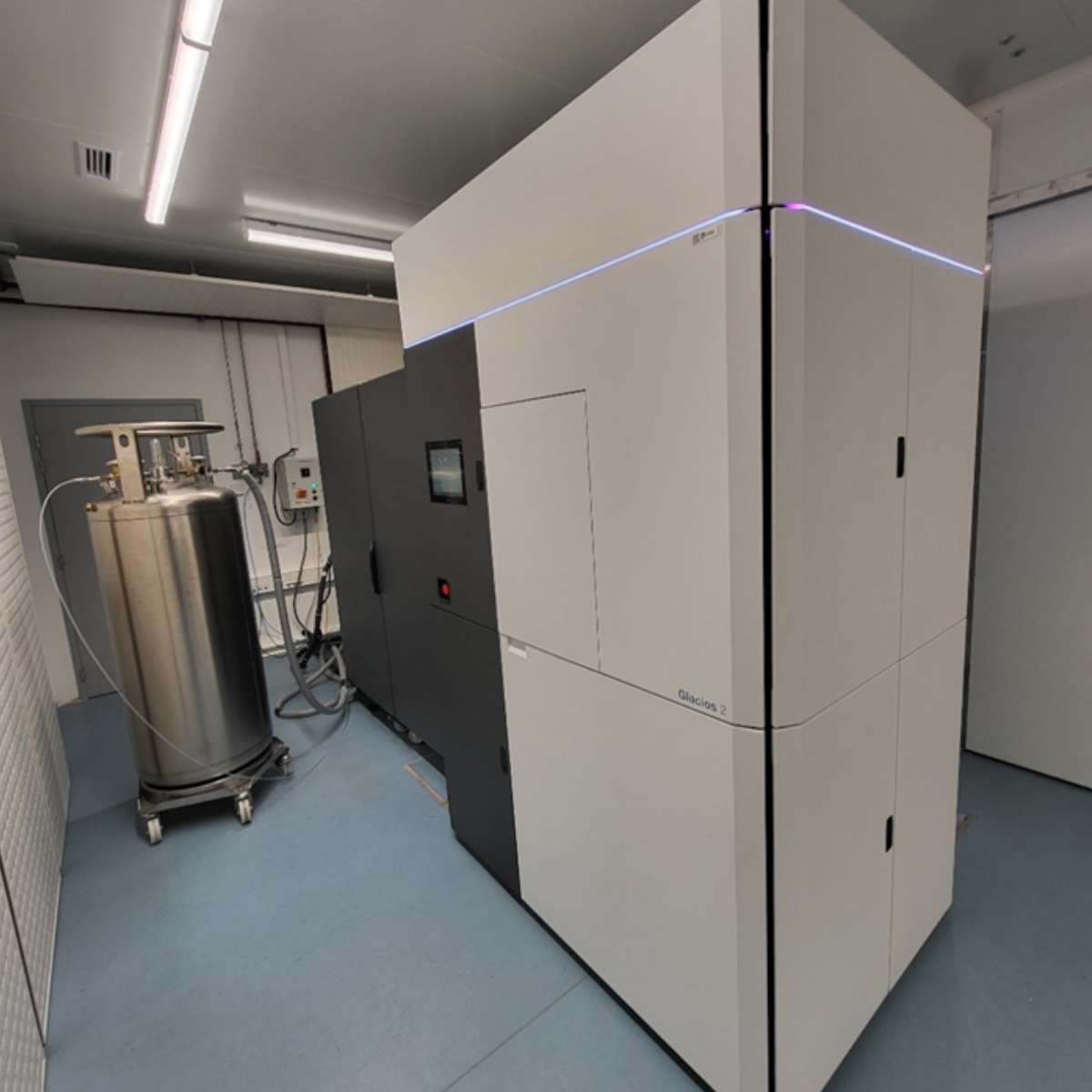 LUE (@lorraine_lue) on Twitter photo 🔬🌟 Le premier Cryo-TEM vient d'être installé à l'Institut Jean Lamour (<a href="/labo_IJL/">Institut Jean Lamour</a>) ouvrant de nouvelles perspectives dans l'étude des organismes vivants🦠.
Découvrez l'interview de Xavier Manival👨🏻🔬, responsable scientifique de cette plateforme
➡️ factuel.univ-lorraine.fr/node/26579
#infra+ 🔬🌟 Le premier Cryo-TEM vient d'être installé à l'Institut Jean Lamour (<a href="/labo_IJL/">Institut Jean Lamour</a>) ouvrant de nouvelles perspectives dans l'étude des organismes vivants🦠.
Découvrez l'interview de Xavier Manival👨🏻🔬, responsable scientifique de cette plateforme
➡️ factuel.univ-lorraine.fr/node/26579
#infra+