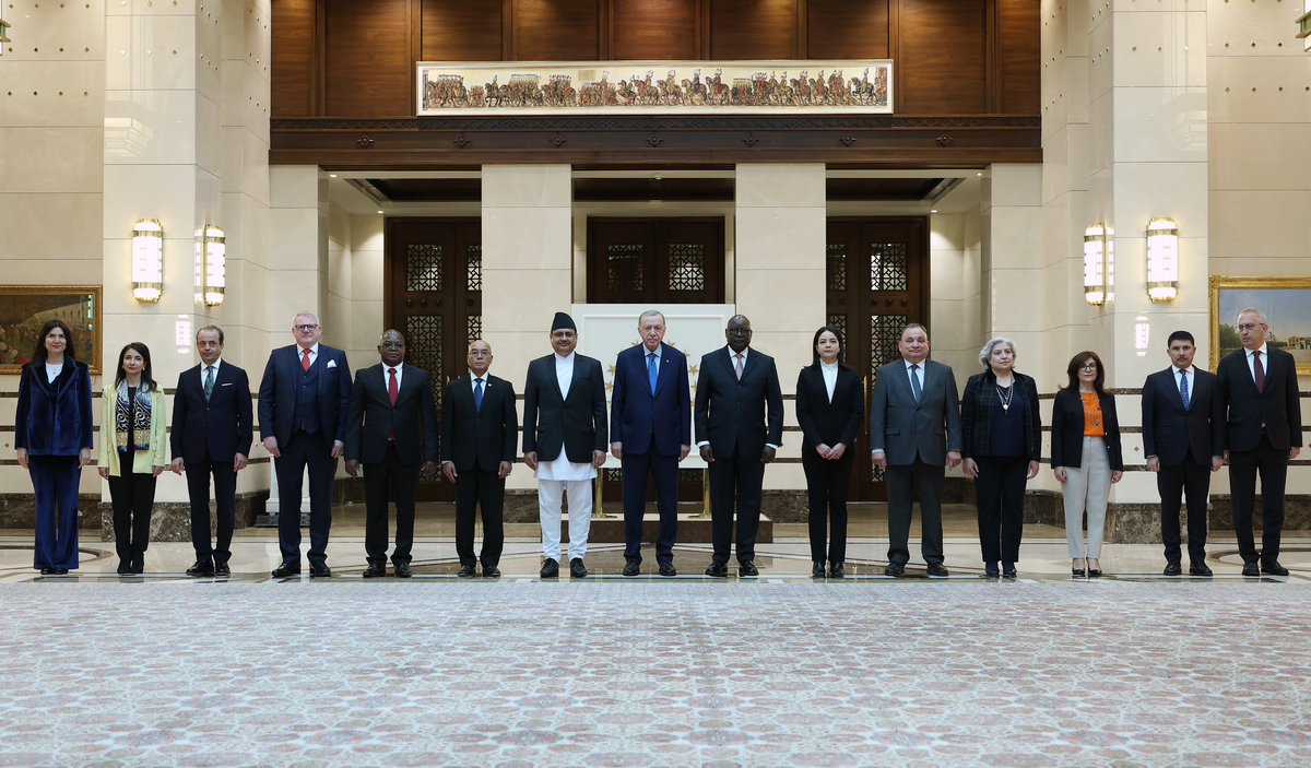 Cumhurbaşkanı Recep Tayyip Erdoğan, Honduras, Namibya, İzlanda, Mozambik, Mauritius, Nepal ve Laos büyükelçilerini Cumhurbaşkanlığı Külliyesinde kabul etti.
Kabulde Cumhurbaşkanlığı Özel Kalem Müdürümüz Sayın @hasandogan Cumhurbaşkanımıza eşlik etti.
Kabulde; Honduras