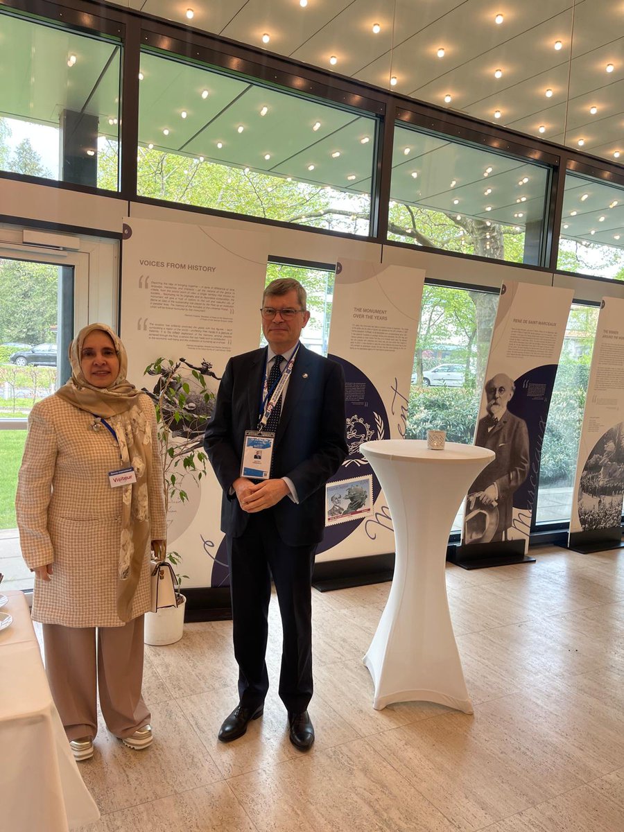 Ihre Exzellenz Dr. Hissa Abdullah Alotaiba, Botschafterin der Vereinigten Arabischen Emirate bei der Schweizerischen Eidgenossenschaft und dem Fürstentum Liechtenstein, nahm an der Veranstaltung der 55. Tagung des Weltpostvereins in Bern teil, wo sie am Rande der Konferenz ein
