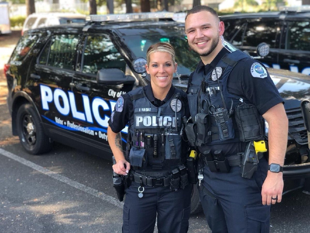 Today is Take Your Child to Work Day - a day the Haske family (and four other VPD families) celebrate every day! ☺️🚔️ 

#vanpoliceusa