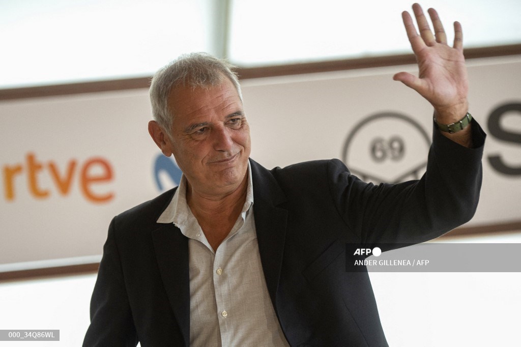 Aos 63 anos, morre o diretor francês Laurent Cantet, vencedor da Palma de Ouro em Cannes por Entre os Muros da Escola tinyurl.com/4azxx8m4 (📸 ANDER GILLENEA / AFP)