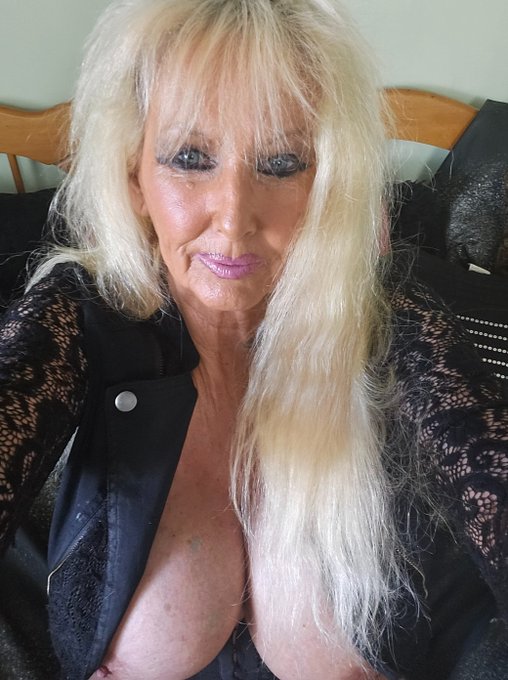 Playing on streamates https://t.co/r0x6sI620c