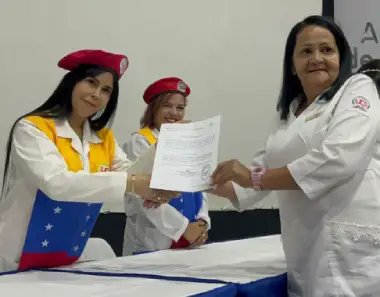 La autoridad Única de Salud del Distrito Capital entregó cartas de culminación a Médicos especialistas de la UCS Lee + aquí 👉 acortar.link/dBjwV9 #JuntosPorCadaLatido #UniónDeLosPueblos @NicolasMaduro @MagaGutierrezV