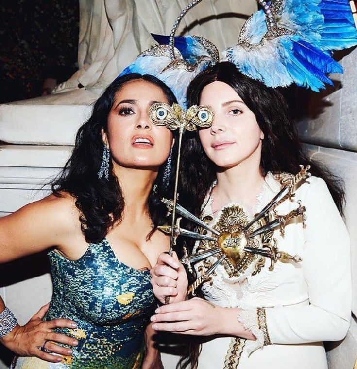 SALMA HAYEK / LANA DEL REY