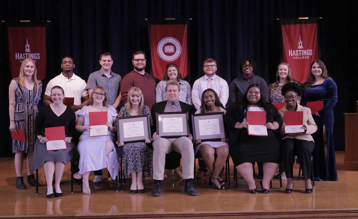 Congratulations to the 2024 Bronco Award recipients — Lindsey Pratt, Jake Levinson and Ally Banks — and to all of the Who's Who recipients! More: hastings.edu/news/hastings-…