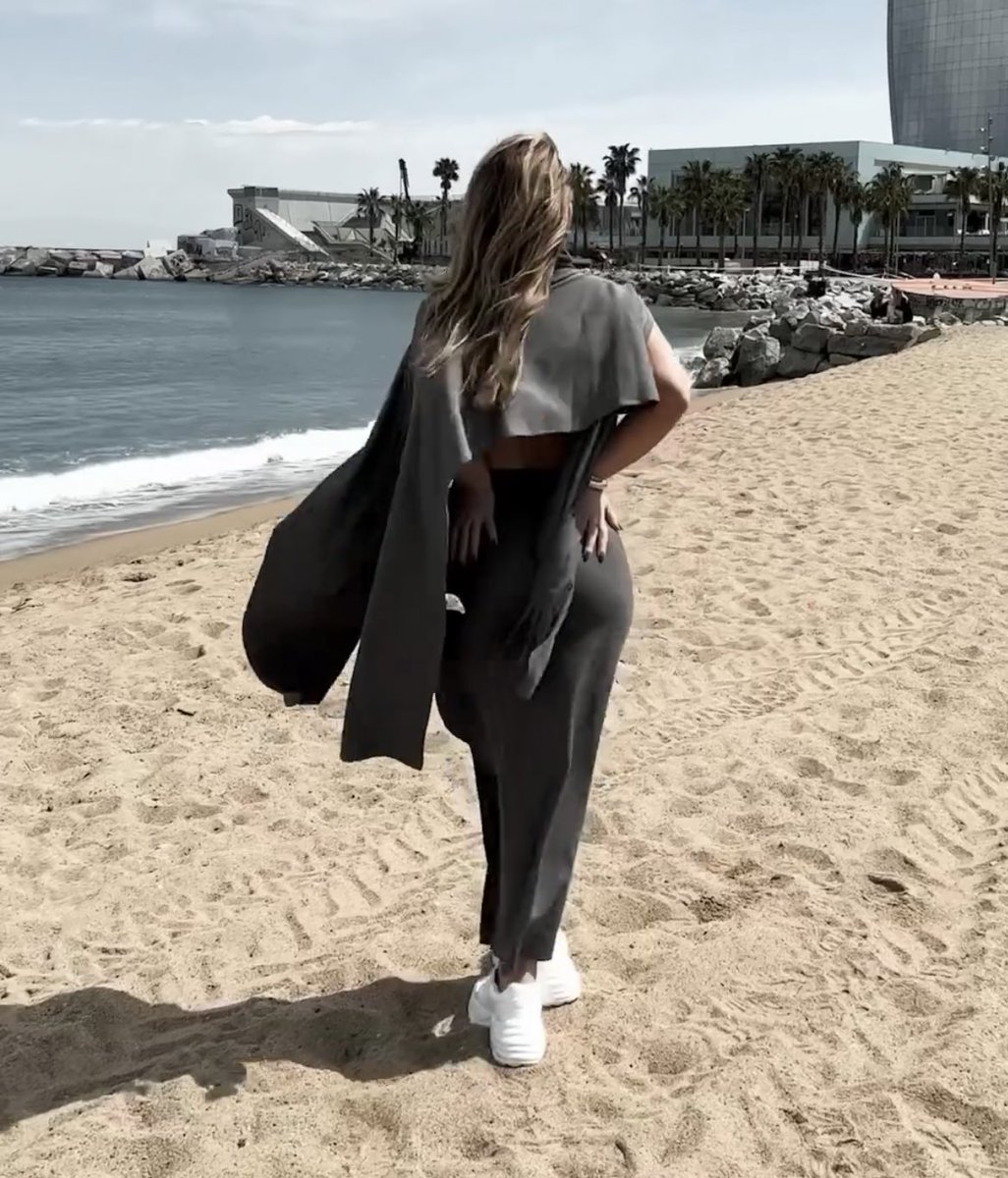 acervomeirelles's tweet photo. Reels novo na área! 🚨
A loirinha já está em terras brasileiras, mas já estamos com saudades de acompanhar a tour #DocBar 🇪🇸💃 https://t.co/awhQE99mIY