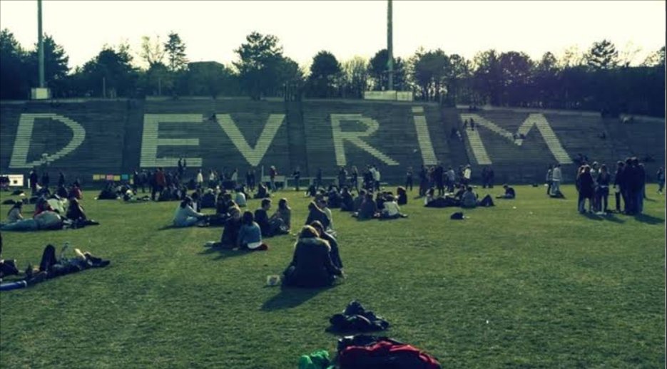 ODTÜ Rektörlüğü, geleneksel bahar şenliğinin 2 güne indirileceğini ve ODTÜ’nün sembolü Devrim Stadyumu'nda yapılmayacağını duyurmuştu. Şenliğin tüm yapı taşlarıyla düzenlenmesini talep eden öğrencilerle nöbete katılan Çankaya Bld.Bşk. Güner, bugün rektör Verşan Kök’le görüştü.