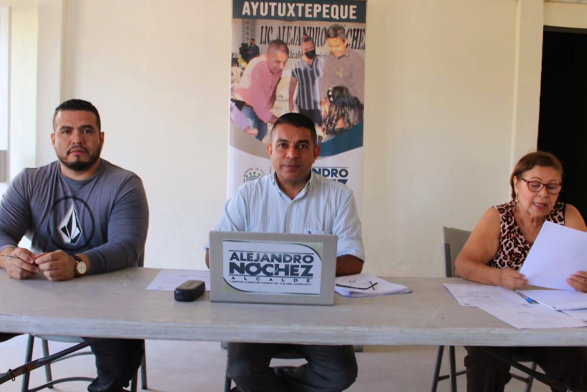 Alejandr0Nochez's tweet photo. 📍 #Ayutuxtepeque
Este jueves he coordinando la Última Reunión Extra Ordinaria No. 8 del 2024, del Concejo Municipal (2021 - 2024), donde se han abordado diferentes temas del funcionamiento de la municipalidad.
TU BIENESTAR ES MI PRIORIDAD
Alejandro Nóchez
"Cerca de la Gente" https://t.co/gV42AMOHgw