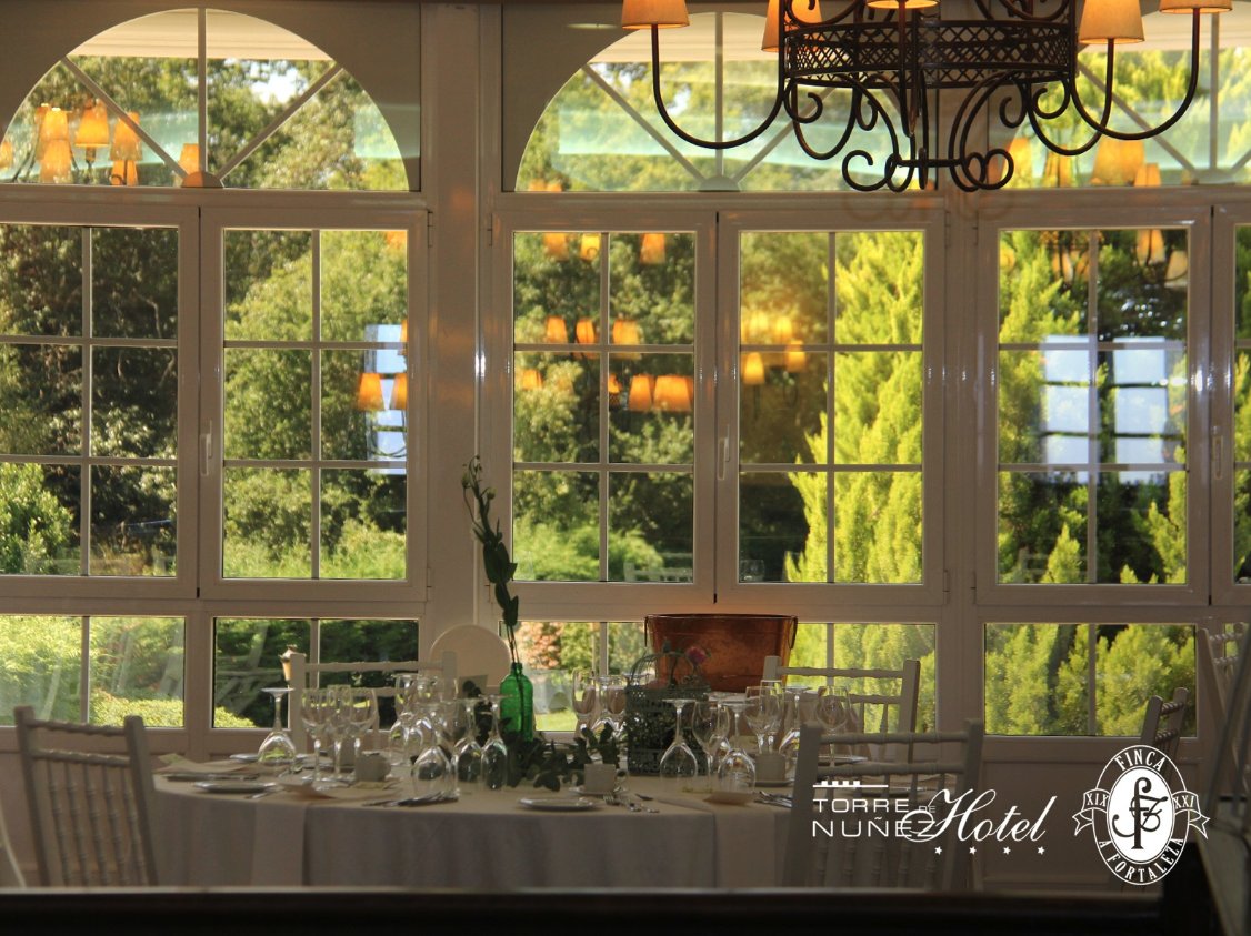 HotelTdN's tweet photo. Cuidamos cada detalle, para hacer de tu evento, un momento especial, y a medida ✨

✔️Amplios salones ✔️ Asesoramiento ✔️ Planificación ✔️ Coordinación ✔️Diseño

Para más información 👉982304040 / 676755278 (WhatsApp)

#HotelTorreDeNuñez #Hotel #Lugo #HotelTDN #empresas #Eventos https://t.co/ENiNBUaiBZ