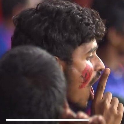 imkevin149's tweet photo. RCB fans at Hyderabad are literally bullying kavya maran pat Cummins and SRH fans 😭 https://t.co/pCbBF1HnJh