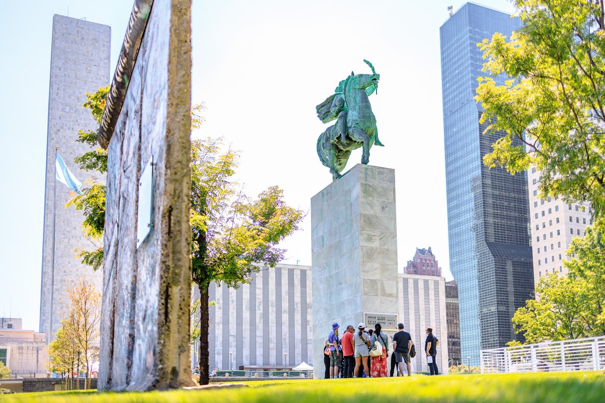 Explore @UN headquarters' gardens on our special Garden Tour! Now offered every Wednesday from May through August. Explore art gifts, roses, and cherry trees. Book now: un.org/en/visit/tour #VisitUN