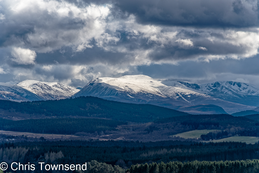 Fresh snow on the Cairhgorms today #cairngorms #ScottishHighlands #snow
