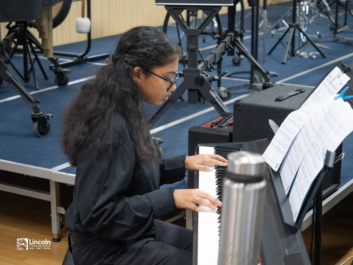 Last night, the Secondary School put on a fantastic band concert. The different bands joined forces in different combinations to produce a wonderful spectacle. It was a clear illustration of one of the LCS values that ‘the more we do together, the more we achieve’.