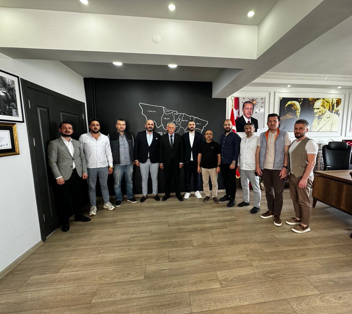 MUSIADOrdu's tweet photo. T.C. Gülyalı Belediye Başkanı Medet Sipahi'ye makamında hayırlı olsun ziyaretinde bulunduk.
Yeni görevlerinde kendilerine başarılar diler, misafirperverliği için teşekkür ederiz.
@altaservet @MedetSipahi
#MÜSİAD #MÜSİADOrdu https://t.co/jKuj6GKy4E