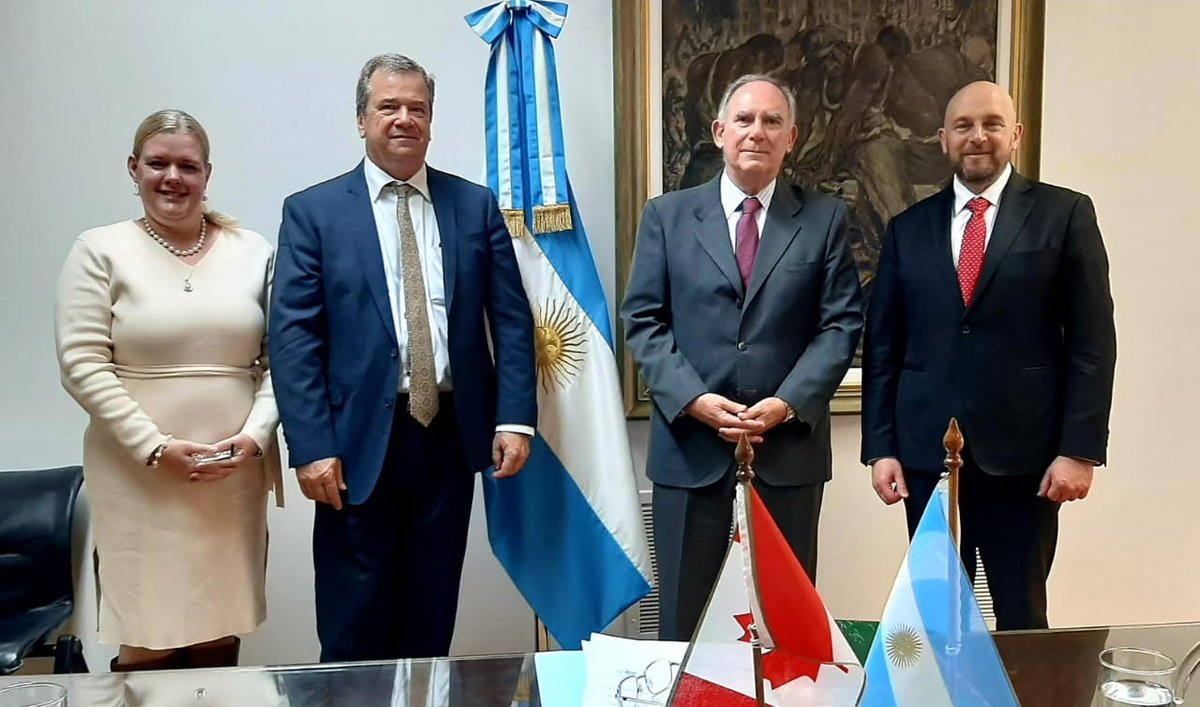 CanadaArgentina's tweet photo. 🇨🇦🇦🇷 Assistant Deputy Minister of the Americas, Glen Linder, Ambassador Reid Sirrs and Senior Trade Commissioner Betti-Jo Ruston met National Secretary of Mining, Luis Lucero to discuss various opportunities and collaboration in mining. https://t.co/oJjSf3skHF