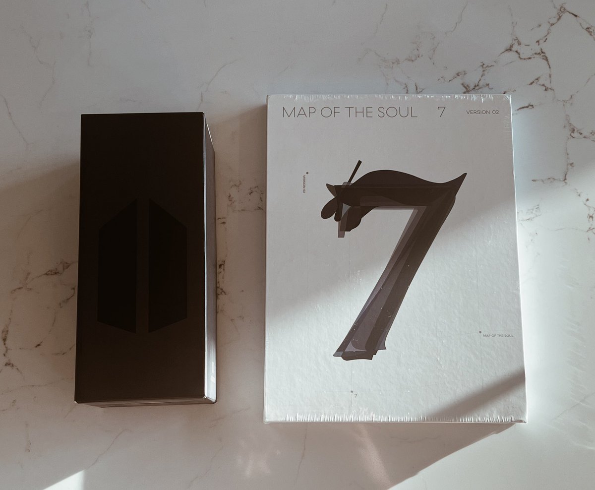 ⭑ Gift Bundle Giveaway ⭑

⋆ 1 winner ♡
⋆ retweet &amp; like
⋆ followers only  

— worldwide | ends May 11