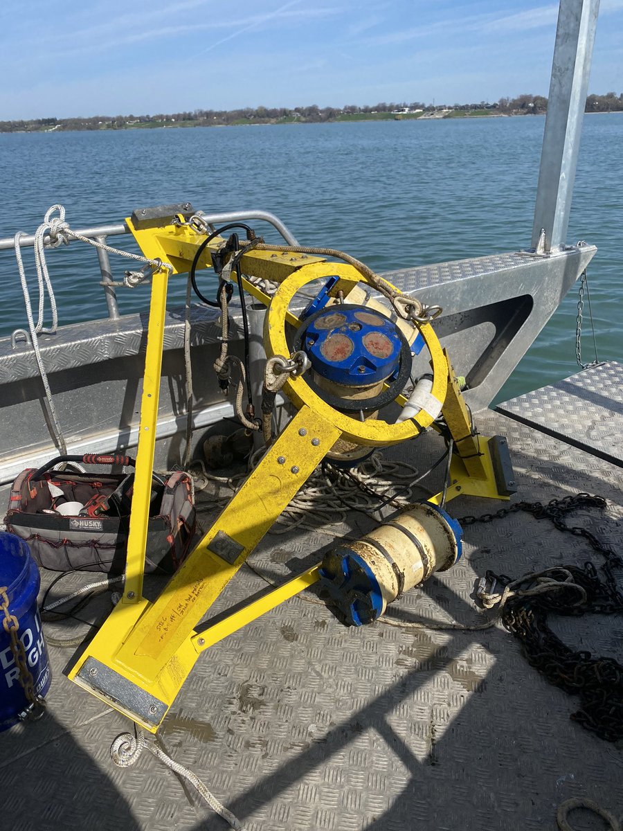 Recovered an over wintering ADCP this morning! Calm and chilly on @LakeErieNorth