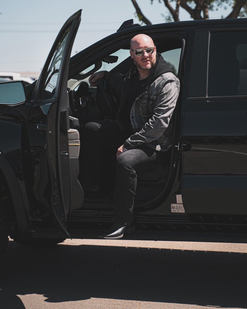 adamclanton's tweet photo. Be Elite, Buy Elite—wherever you may roam. #ClassicELITE #ClassicELITEChevySugarLand #TogetherLetsDrive #Chevy #ChevyTrucks #ChevySilverado #ZR2 #MidnightEdition #DuramaxDiesel #ad #MurderedOut #Metallica🤘🏼 https://t.co/TSyBrLI6l5