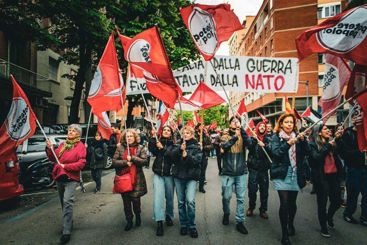 Tante bellissime piazze in tutta Italia per celebrare il #25aprile. Per ricordare la lotta e il sacrificio di chi ha dato la libertà e di chi ancora oggi resiste per liberarsi dall'oppressione. 🇮🇹🇵🇸