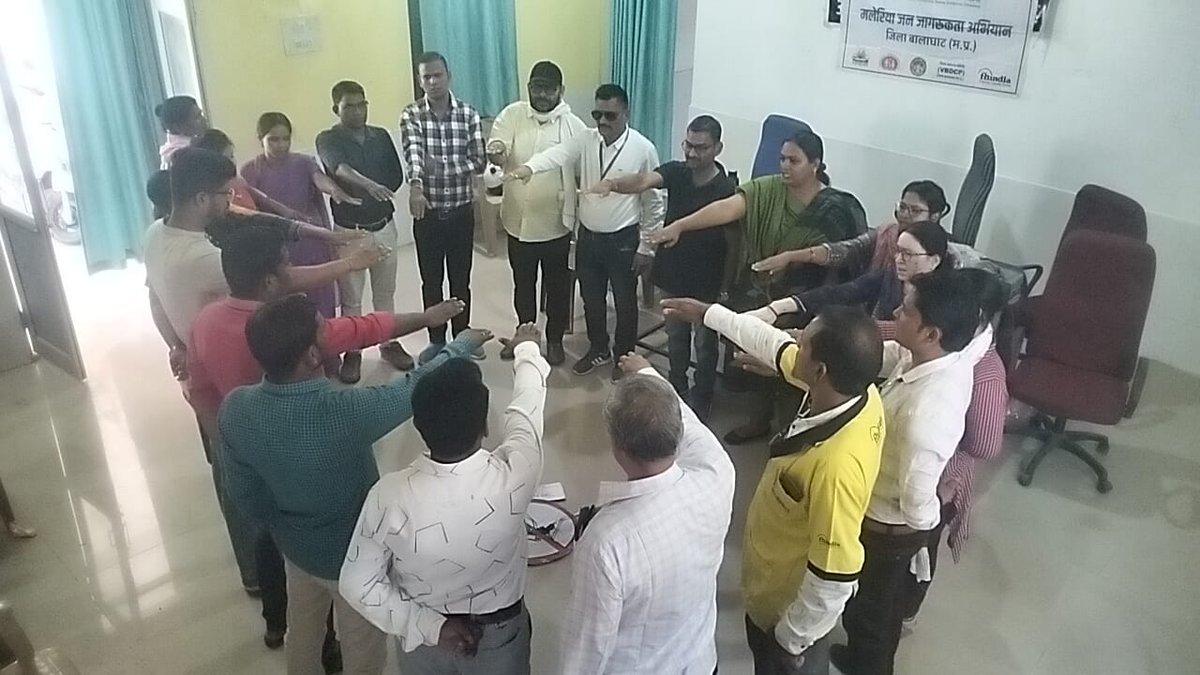 SunderMarkam1's tweet photo. Official of different departments of Balaghat taken oath to end malaria today on #WorldMalariaDay
#Embed2EndMalaria
#MalariaFreeIndia
@nvbdcpmohfw @FamilyhealthIn 
@sksomya @kanchansingh87 https://t.co/VKbzgcZExb