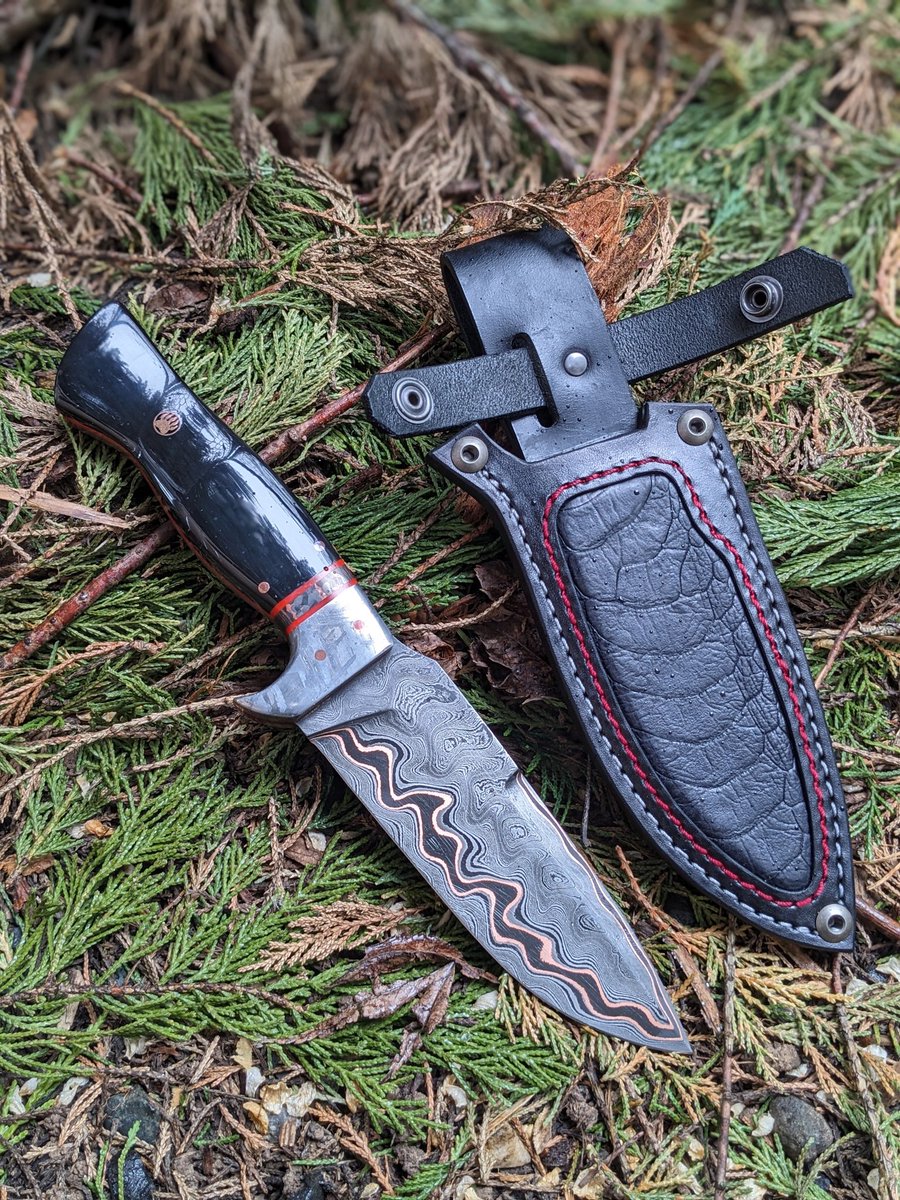 Out the door for an awesome repeat client of mine. Brilliant knife by BearDen Blades featuring @BakerForge steel, meteorite, and copper infused carbon
The sheath is inlayed with stonewashed Ostrich leg from @PanAmLeathers
#customknife #customleather #sheathmaker #ostrich