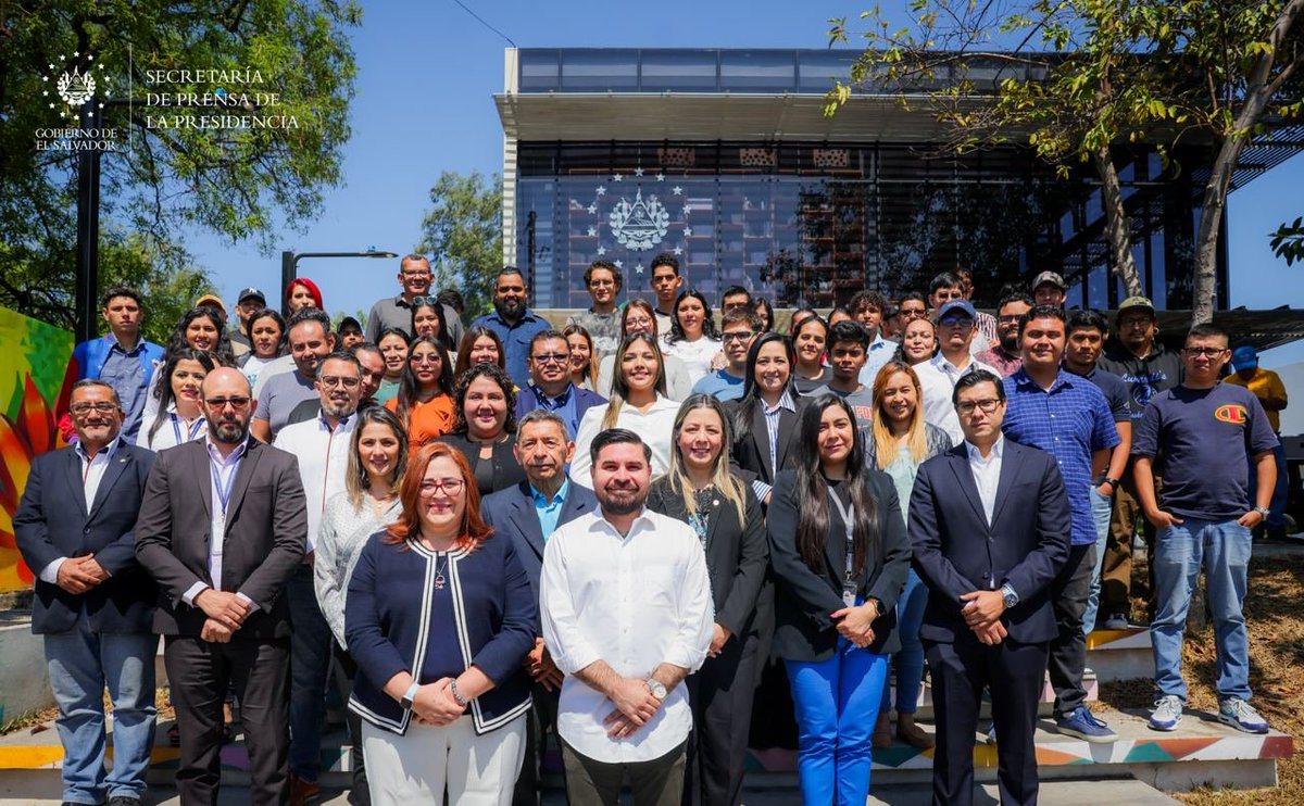 SecPrensaSV's tweet photo. #EducaciónFinanciera | Esta alianza estratégica entre la @SSF_ElSalvador y la @TejidoSocialSv es parte del trabajo coordinado que realiza el Gobierno de El Salvador para beneficiar a los salvadoreños. #SecretaríaDePrensa https://t.co/SLeuB0SpQR