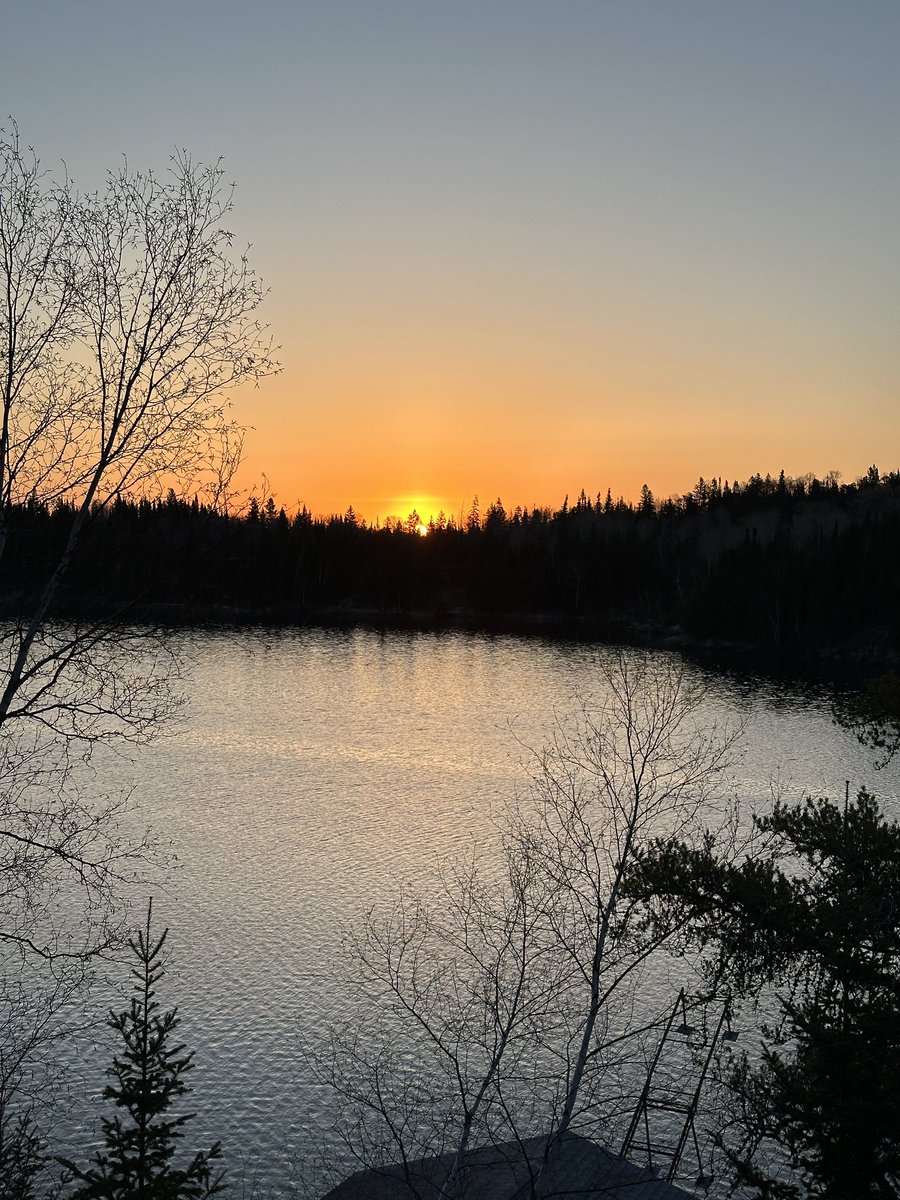 rgranke's tweet photo. #early #sunrise #whiteshell #manitoba https://t.co/KU9DbWylzy
