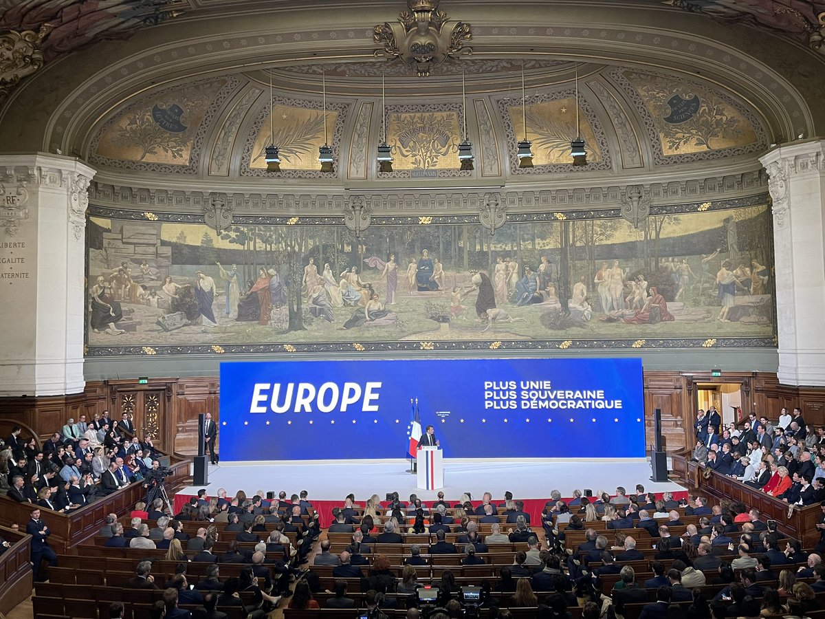 I was planning to live-tweet @EmmanuelMacron’s 🇪🇺 speech but the network was saturated. So here is my slightly belated take (thread 1/9):