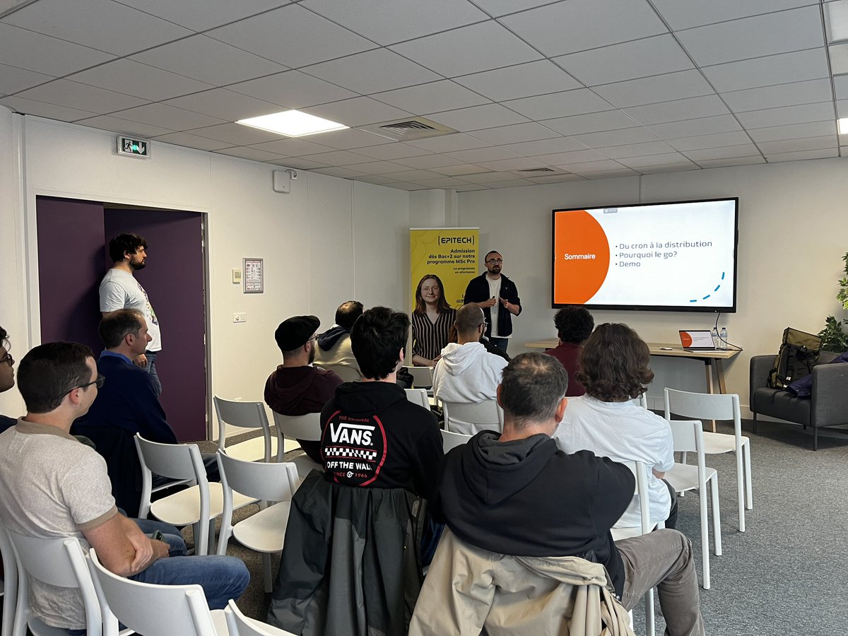 Let’s go! Hugo is demonstrating how to distributed data thanks to #go and #rabbitmq