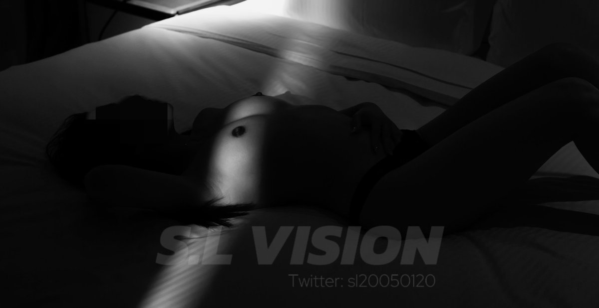 2023年
黑与白，性与爱迷人的调调
光只是轻轻抚摸你……
@JiRenFQ 
#摄影 #约拍 #成都 #成都约拍 #夫妻交友 #换妻 #人体摄影 #私房摄影 #人妻 #人妻诱惑 #巨乳 #私房写真 #露出 #户外露出