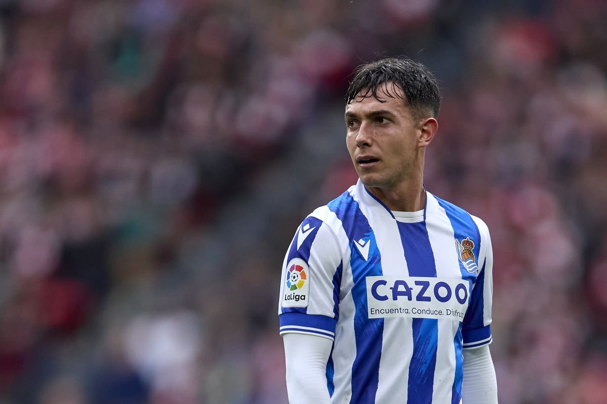 Zubimendi: 'Clubs interested in me? I am happy at Real Sociedad, it's my home. I can't say that I will play my entire career at Real because perhaps the club doesn't want me to continue in the future. I don't worry about those rumors.'